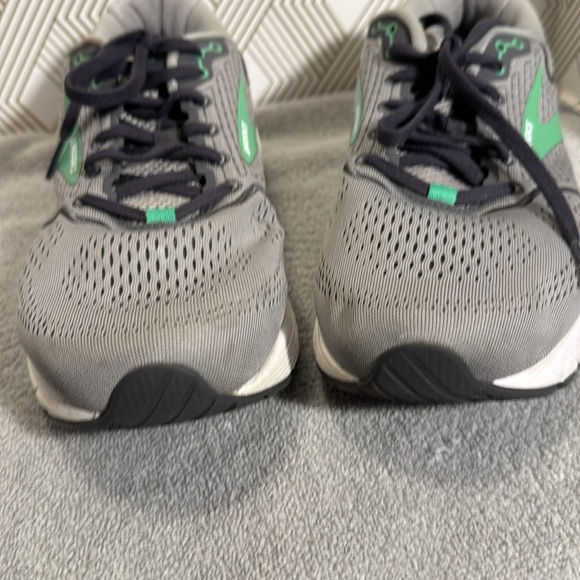 Brooks sneakers Gray and Green Athletic Shoes Brooks Ariel 20 women’s 11 wide - Picture 5 of 14